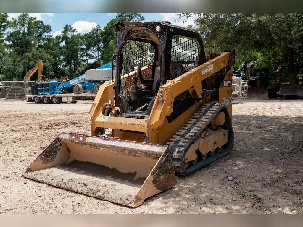 CATERPILLAR skid loader, Bobcat for sale in Mansoura, CATERPILLAR 249Ds model 2017 located in Mansoura, the best site for selling trucks and heavy equipment in Egypt